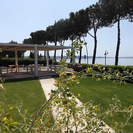 La Terrazza Sul Lago Nocleg ze śniadaniem