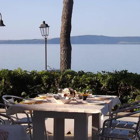 فندق مبيت وإفطار La Terrazza Sul Lago